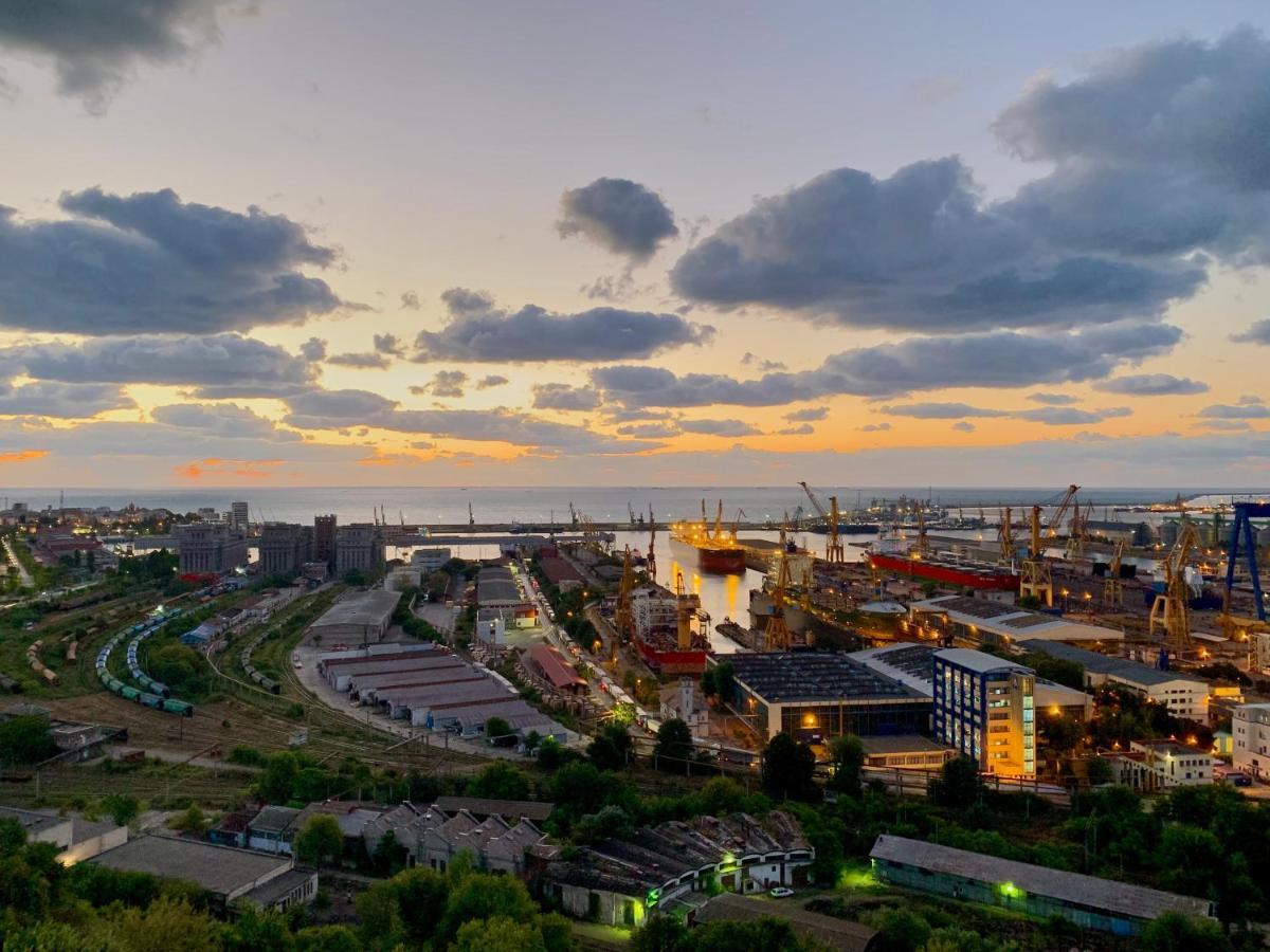 Rooftop Apt With Large Harbor View Terrace Constanta Exterior photo